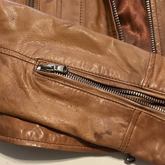 Woman’s Tan Leather Jacket - Picture 6 of 8